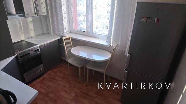 1 кв район Торгового Центра Кристалл, Тюмень - квартира посуточно