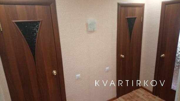 1 кв район Торгового Центра Кристалл, Тюмень - квартира посуточно