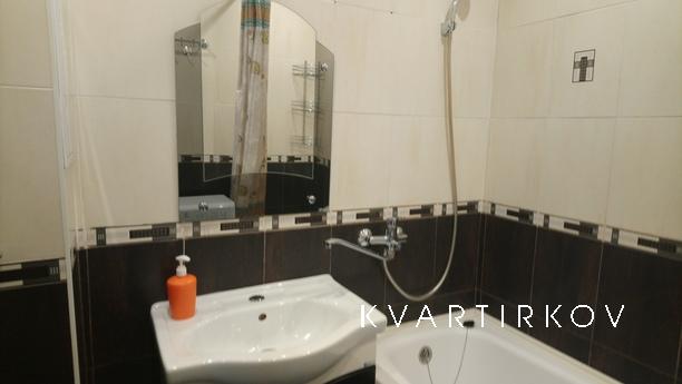 1 кв район Торгового Центра Кристалл, Тюмень - квартира посуточно