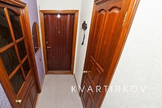 Квартира у ТРЦ 'КАРНАВАЛ', Екатеринбург - квартира посуточно