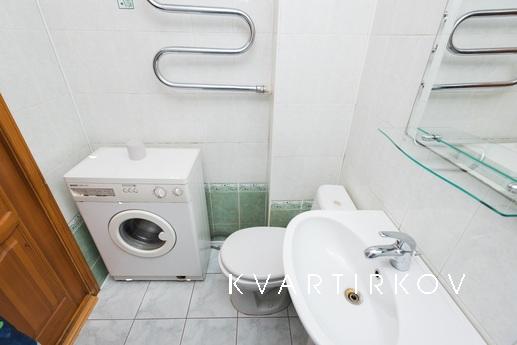 Квартира у авторынка 'БЕЛАЯ БАШНЯ'!, Екатеринбург - квартира посуточно