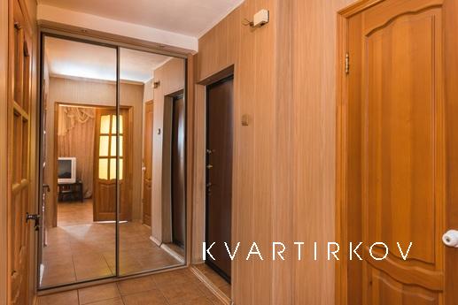 Квартира у авторынка 'БЕЛАЯ БАШНЯ'!, Екатеринбург - квартира посуточно