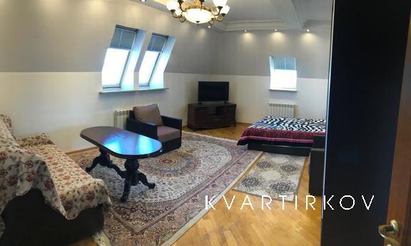 Дом находится в тихом месте в районе центрального рынка. Ква