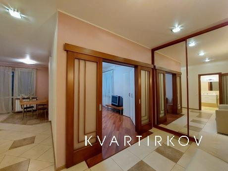 Heroiv Stalingrad Avenue 4.Obolon, Kyiv - apartment by the day