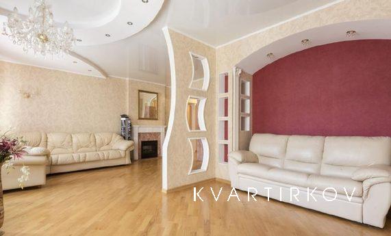 New three-room apartment for rent in a new luxury residentia