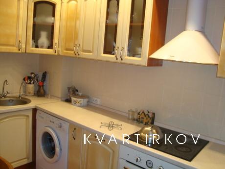 Rent your 2 bedroom in 7 minutes from th, Chernomorsk (Illichivsk) - apartment by the day