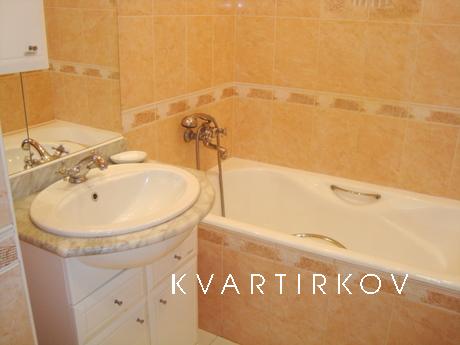 Rent your 2 bedroom in 7 minutes from th, Chernomorsk (Illichivsk) - apartment by the day