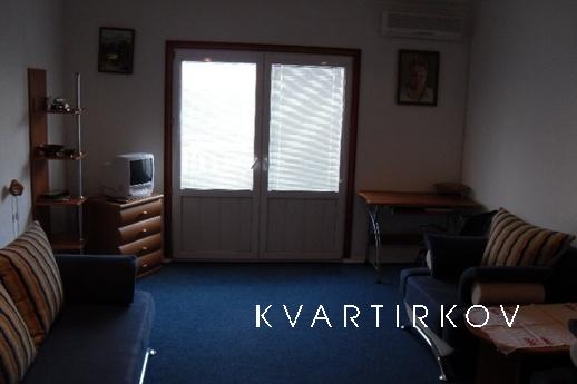 boathouse 10 meters from the sea, 3 floo, Yalta - apartment by the day
