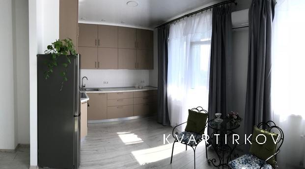 Cozy studio overlooking the city, Odessa - apartment by the day