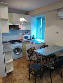 Rent an apartment studio near the sea, Berdiansk - apartment by the day