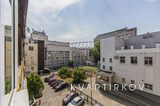 Шикарная 2к квартира на м. Дворец спорта, Киев - квартира посуточно