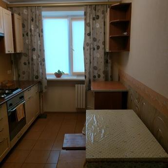 3 bedroom apartment in a residential are, Chernomorsk (Illichivsk) - apartment by the day