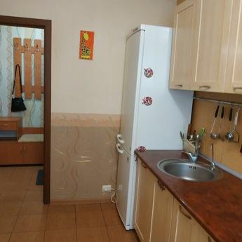 3х кімнатна квартира в спальному районі, Чорноморськ (Іллічівськ) - квартира подобово