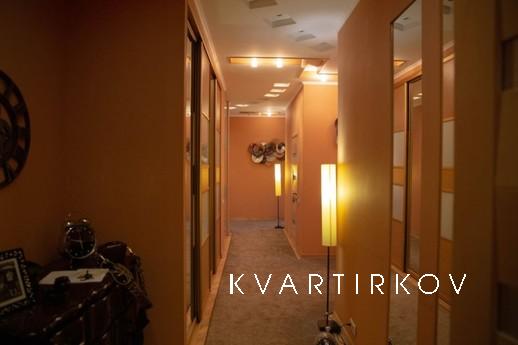 Центр аренда посуточно 5-комнатной видов, Киев - квартира посуточно