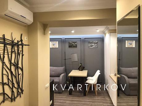 Center of Odessa, Gogol, 5min to everyth, Odessa - apartment by the day