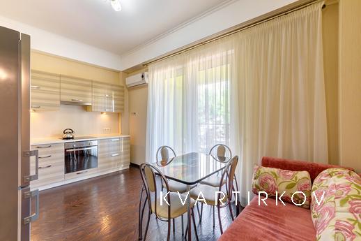 Делюкс апартаменты на берегу моря c басс, Геленджик - квартира посуточно