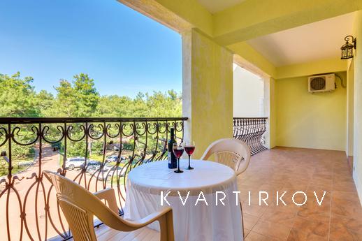 Делюкс апартаменты на берегу моря c басс, Геленджик - квартира посуточно