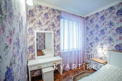 Cozy 2 bedroom apartment in center, Lviv - apartment by the day