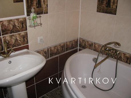 Classic-style apartment, Krivoy Rog - apartment by the day