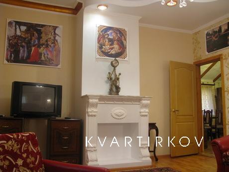 Apartment for rent shall be in the classical style (85 squar