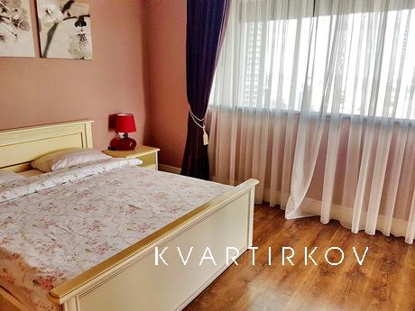 Сімейна квартира в Міст-Сіті, 2 спальні, Дніпро (Дніпропетровськ) - квартира подобово