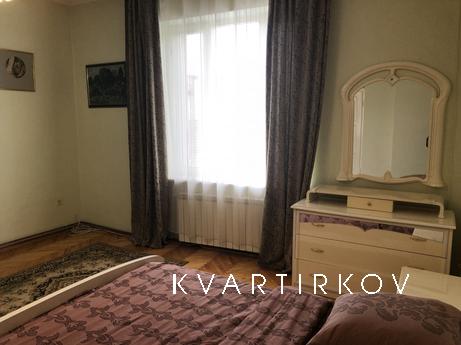 Spacious apartment for rent in Uzhgorod, Uzhhorod - apartment by the day
