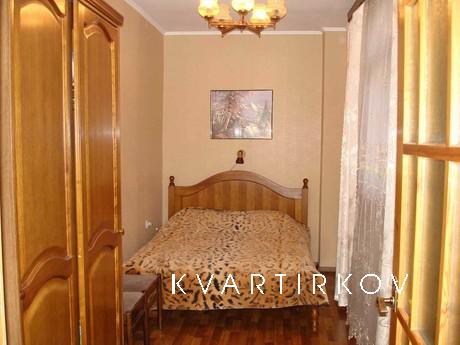 Cottage in the center of Yalta, Own, Yalta - apartment by the day
