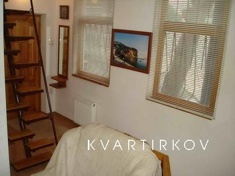 Cottage in the center of Yalta, Own, Yalta - apartment by the day