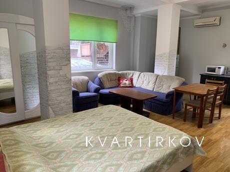 Daily Kirov, 10, Yalta - apartment by the day