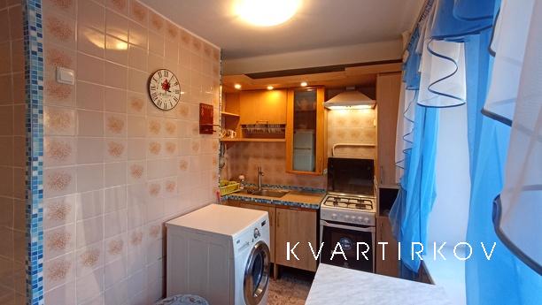 4-комнатные апартаменты с 3-мя спальнями, Киев - квартира посуточно