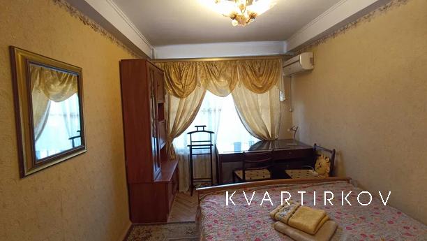 4-комнатные апартаменты с 3-мя спальнями, Киев - квартира посуточно