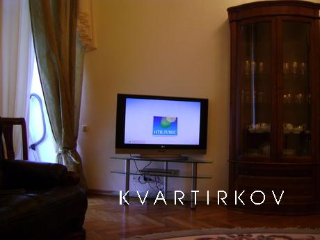 Apartment with balcony on Deribasovskaya, Odessa - apartment by the day