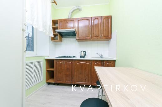 Modern apartment m. Lukyanovskaya, Kyiv - apartment by the day