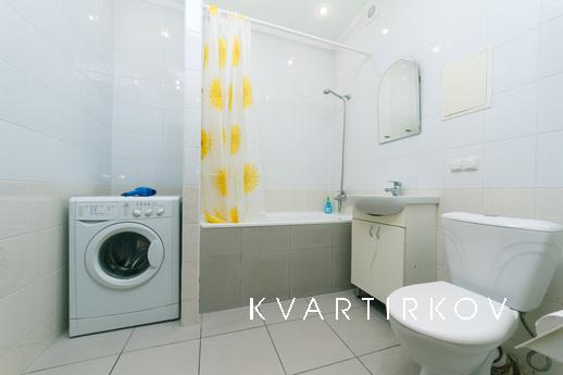 Modern apartment m. Lukyanovskaya, Kyiv - apartment by the day