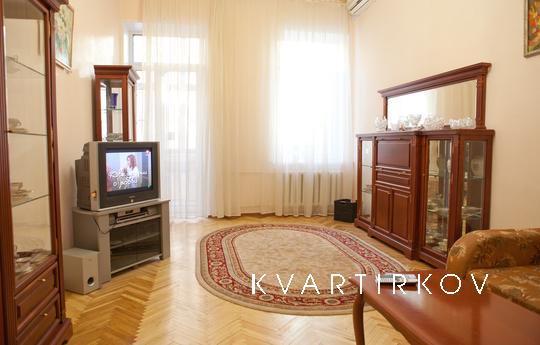 Cozy two rooms apartment in the center of Kiev! 2nd floor, s