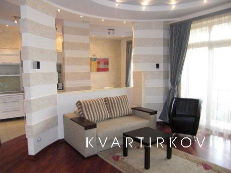 Сдам посуточно vip квартиру в самом центре Киева 1- 3 комнат