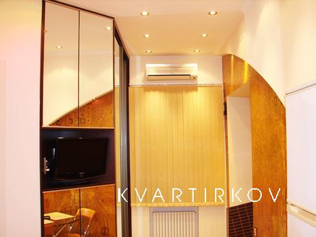 2-bedroom apartment Own, Odessa - apartment by the day