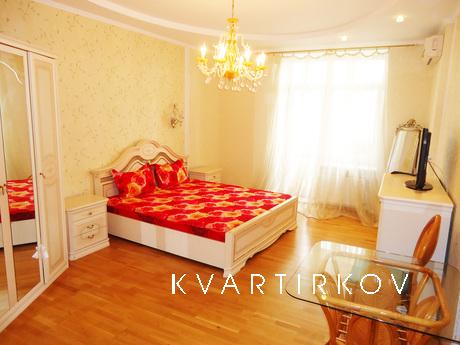 3 BR .Penthouse apartment,near Arcadia, Odessa - apartment by the day