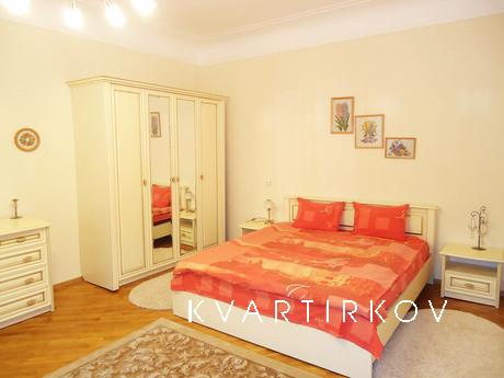 Cozy one bedroom at the Opera House, Odessa - apartment by the day