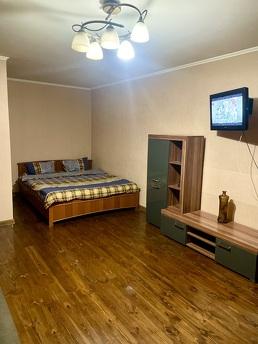 Rent by the day, hourly, weekly, no commission! Its cozy 1st