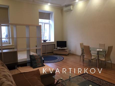 Spacious 2 room apartment in the center!, Kyiv - apartment by the day