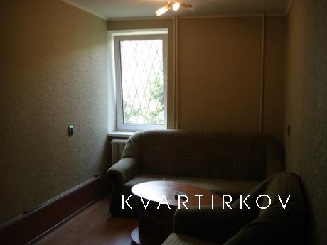 apartment in downtown with parking, Simferopol - apartment by the day