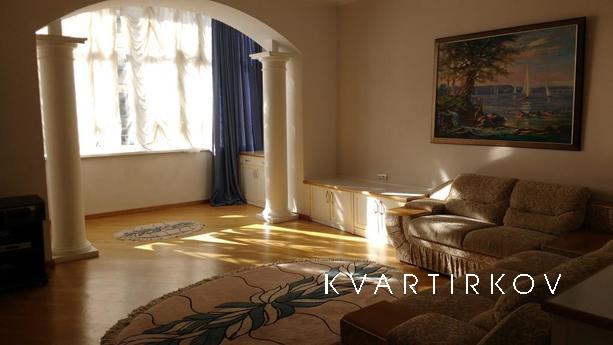 Palats Sportu, Antonovitcha, 25, Kyiv - apartment by the day