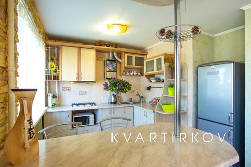 Stylish, comfortable, economical 2 / q, Mykolaiv - apartment by the day