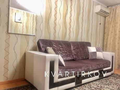 1 com sq. daily, without commission, Chernomorsk (Illichivsk) - apartment by the day