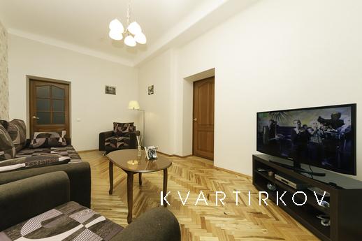 Wonderfully located apartment, Maidan, Kyiv - apartment by the day