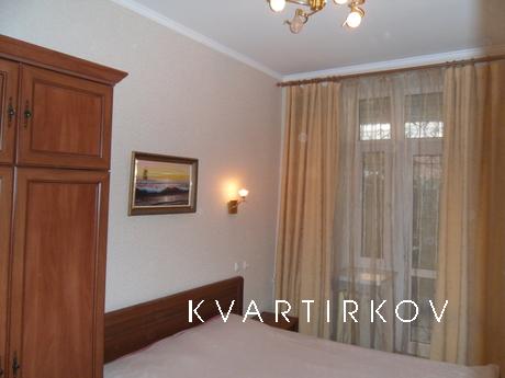 2-к квартира с двориком и автостоянкой, Севастополь - квартира посуточно