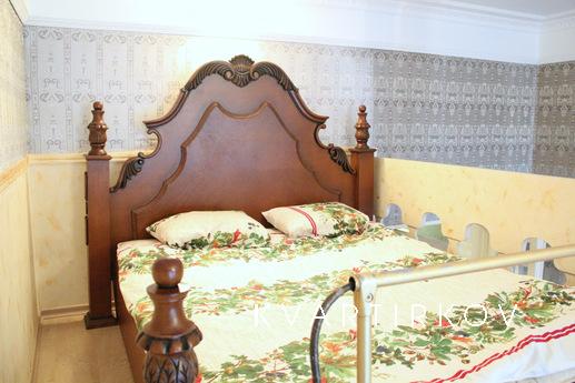 Apartment in the heart of the city, Odessa - apartment by the day