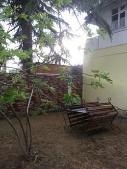 Rent 3 rooms. apartment in the center of, Alushta - apartment by the day