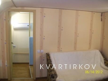 An apartment near the cathedral square., Odessa - apartment by the day